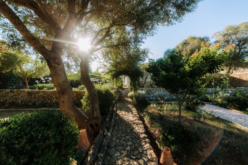 Yoga practices, meditation, dance and other surprises - Rafal Rubí - Menorca